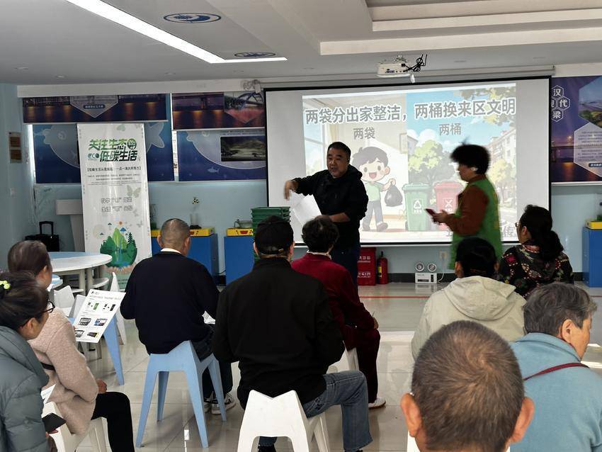 江岸区开展“两袋对两桶”垃圾分类宣传活动2.jpg