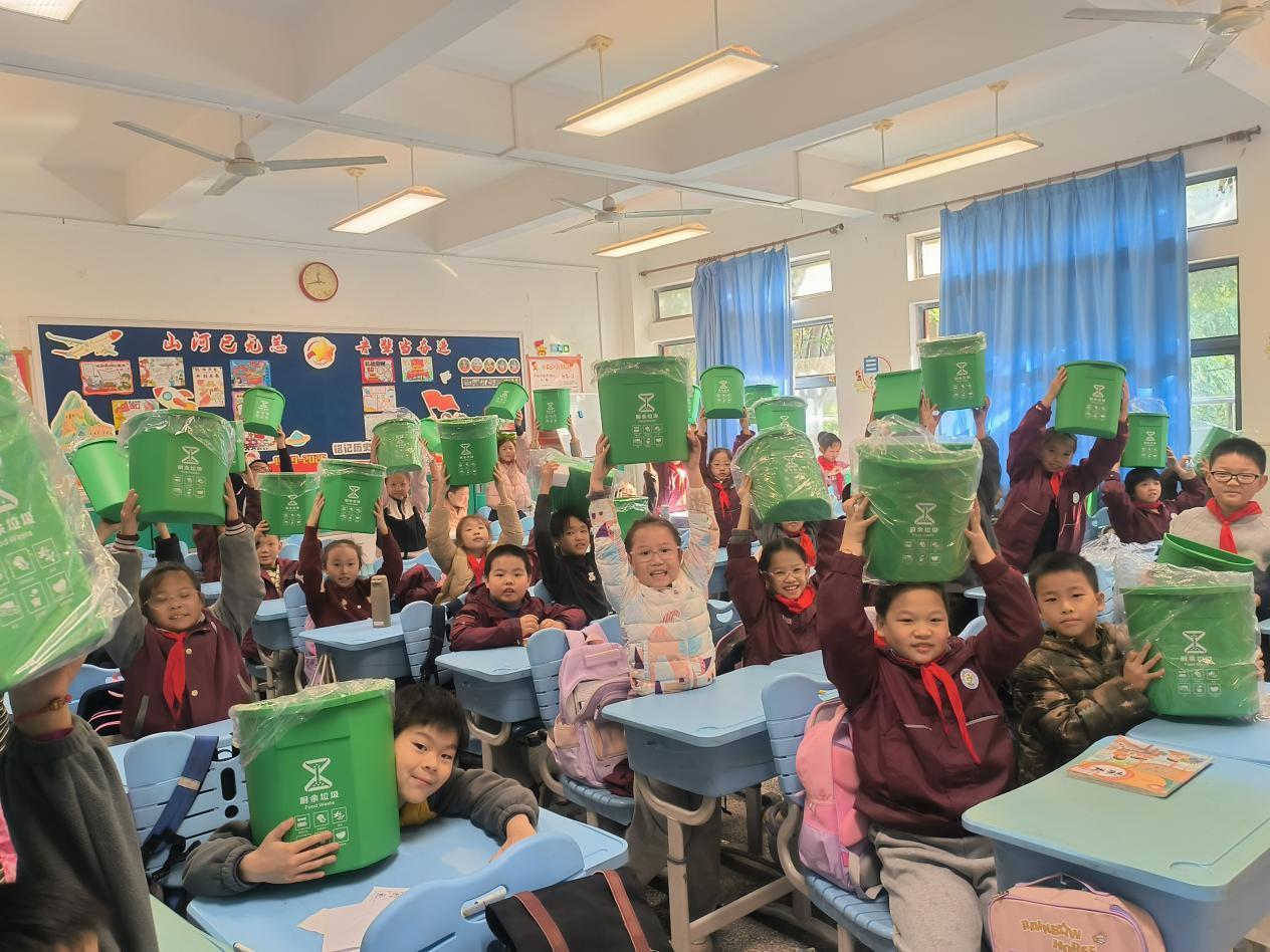 洪山区生活垃圾分类宣传进校园系列活动启动1.jpg
