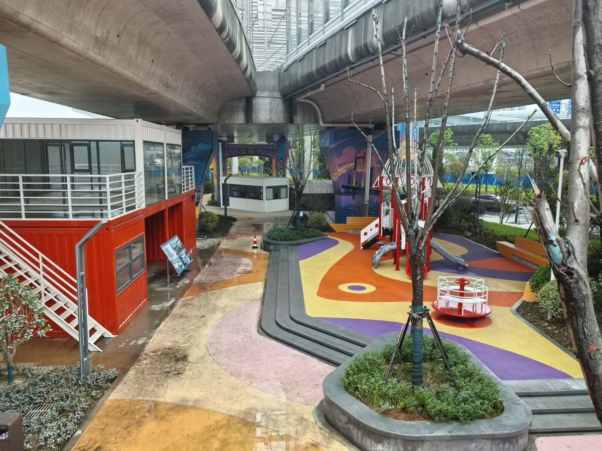 曾经的泥巴地变身文旅打卡点,昔日的交通堵点成为护学驿站3.jpg