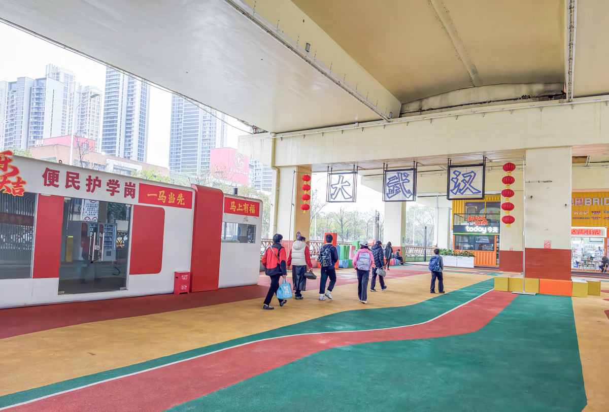 曾经的泥巴地变身文旅打卡点,昔日的交通堵点成为护学驿站11.jpg