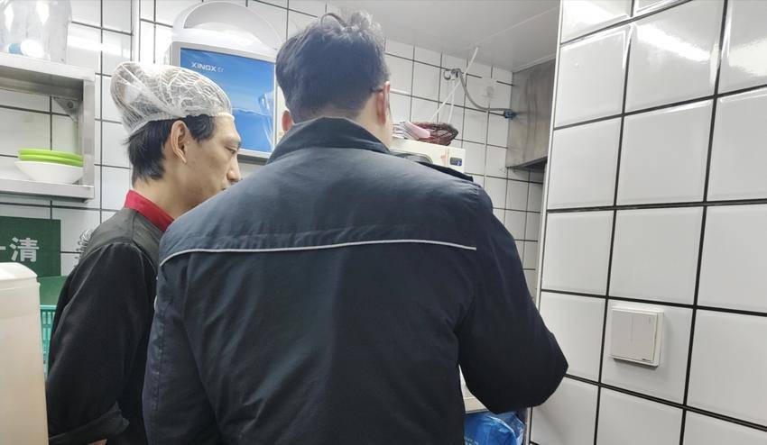 江汉区万松街筑牢燃气安全防线 守护城市烟火气3.jpg