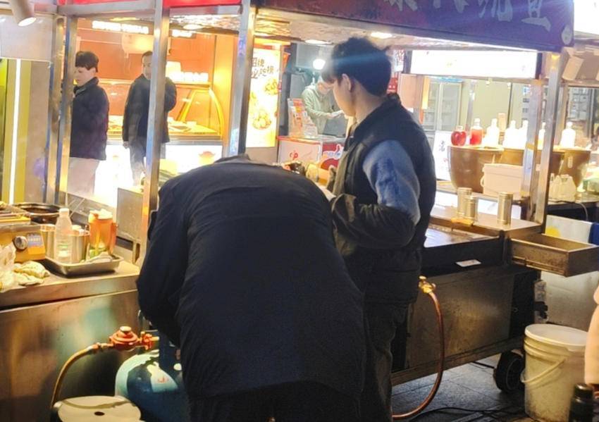 江汉区万松街筑牢燃气安全防线 守护城市烟火气4.jpg