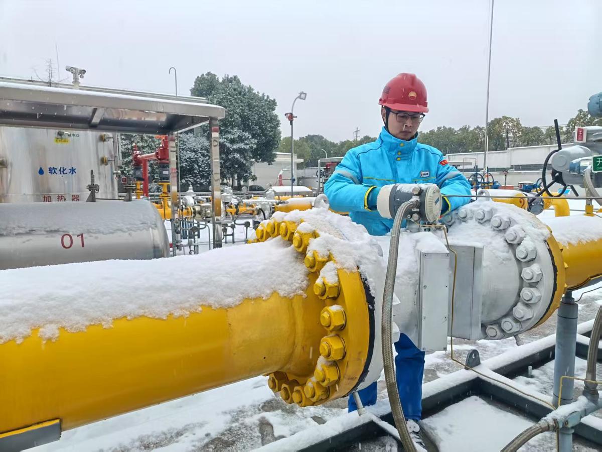 浴“雪”奋战保供气 护航城市“烟火气”1.jpg