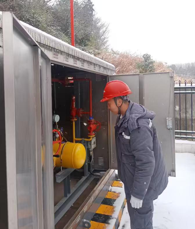 浴“雪”奋战保供气 护航城市“烟火气”3.jpg