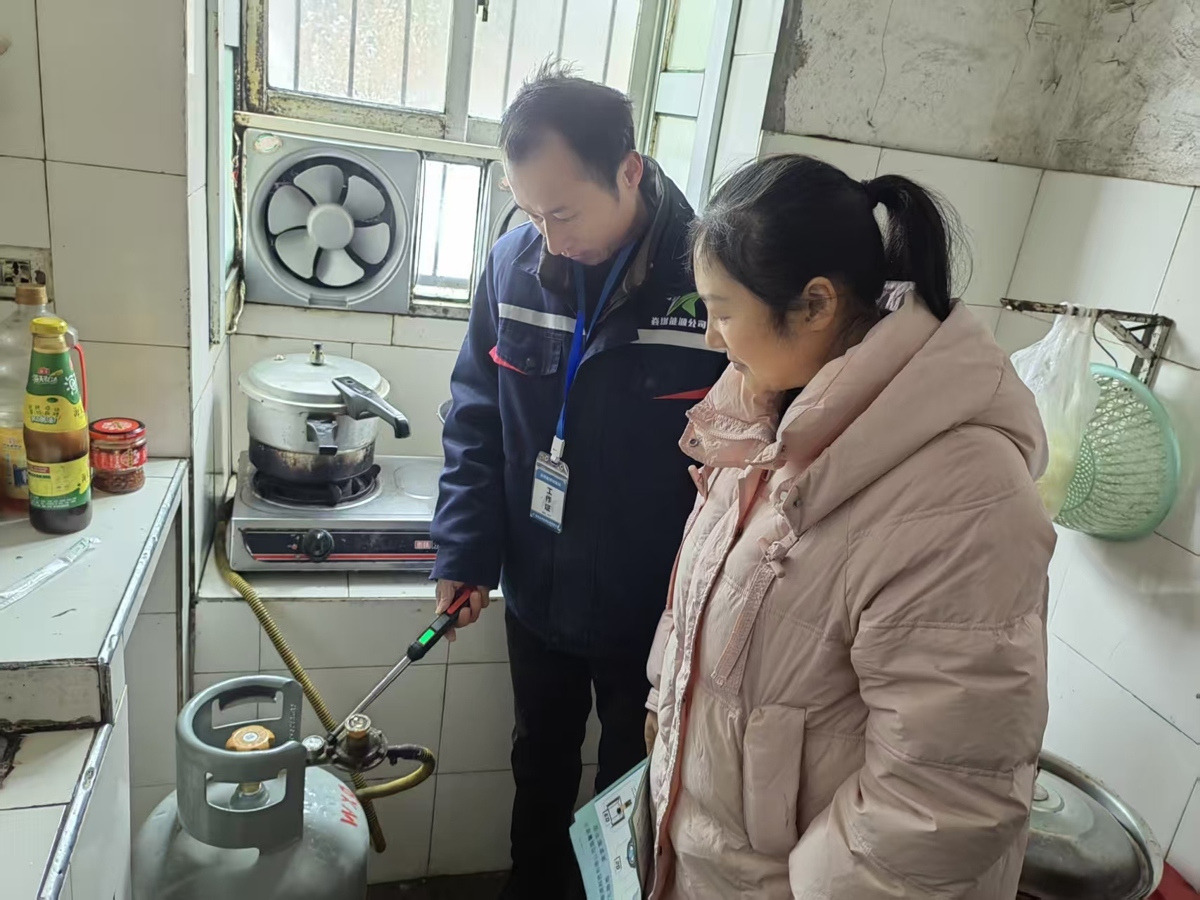 浴“雪”奋战保供气 护航城市“烟火气”4.jpg