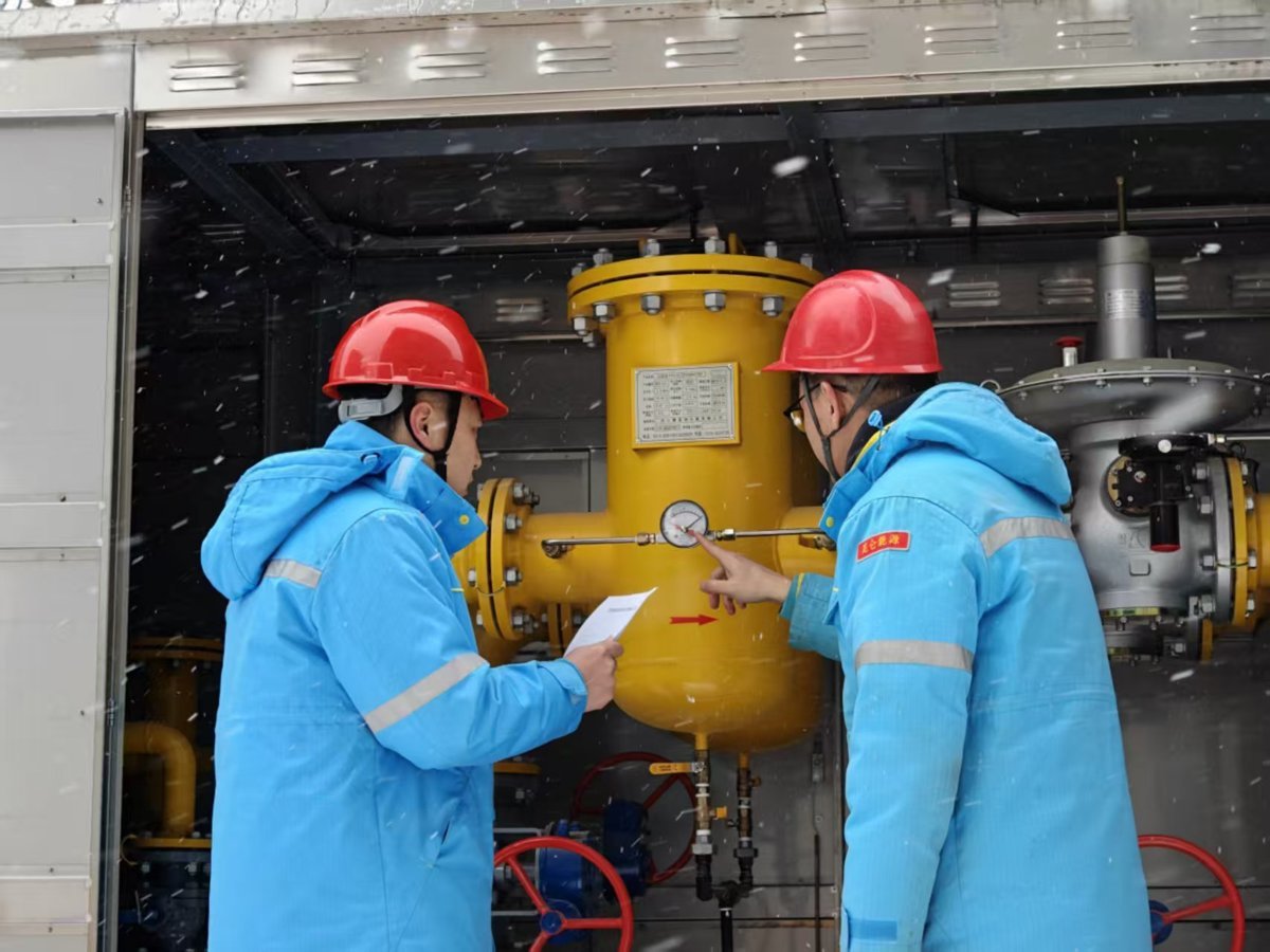 浴“雪”奋战保供气 护航城市“烟火气”5.jpg