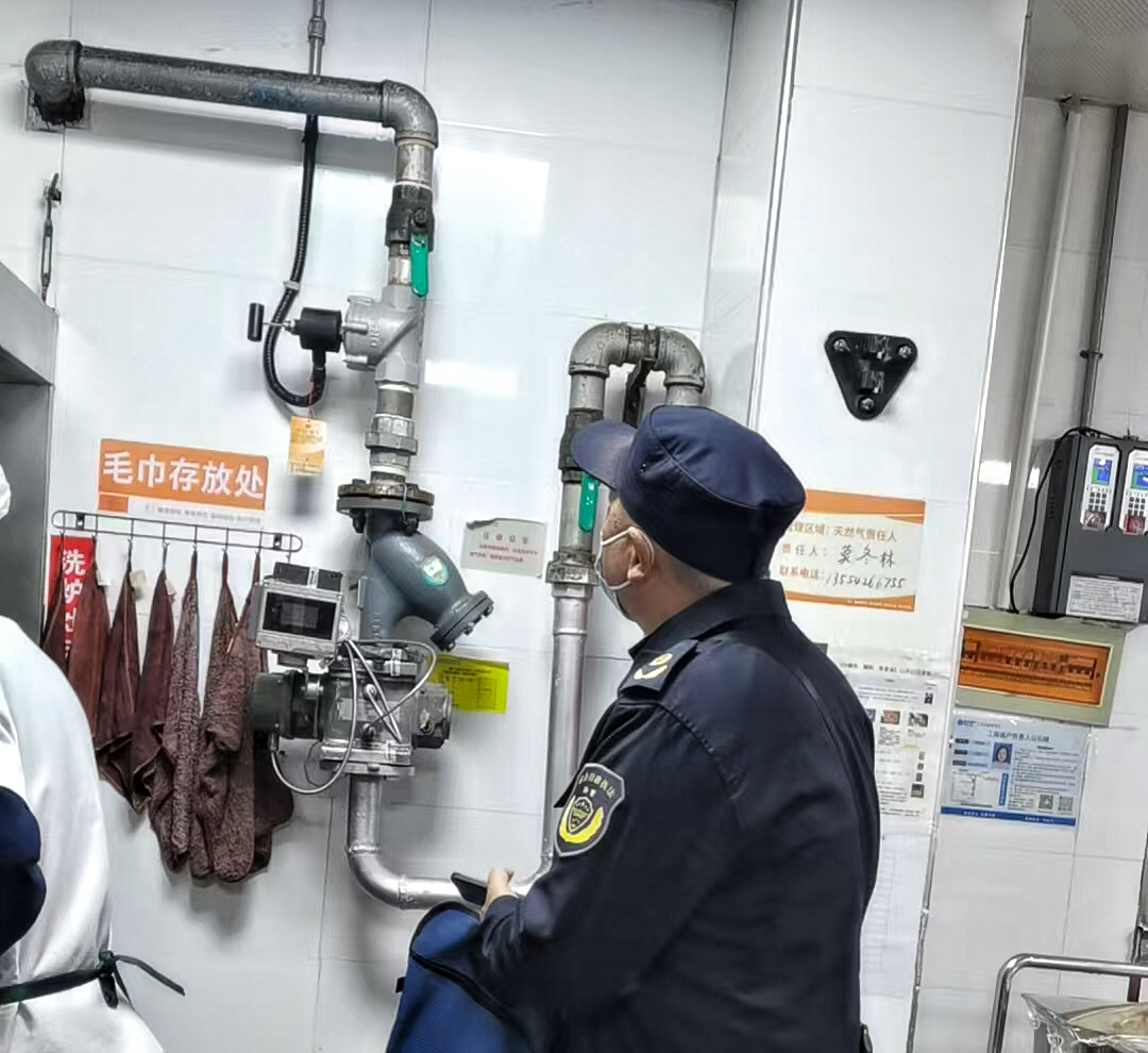 硚口城管进社区 守护居民用气安全2.jpg