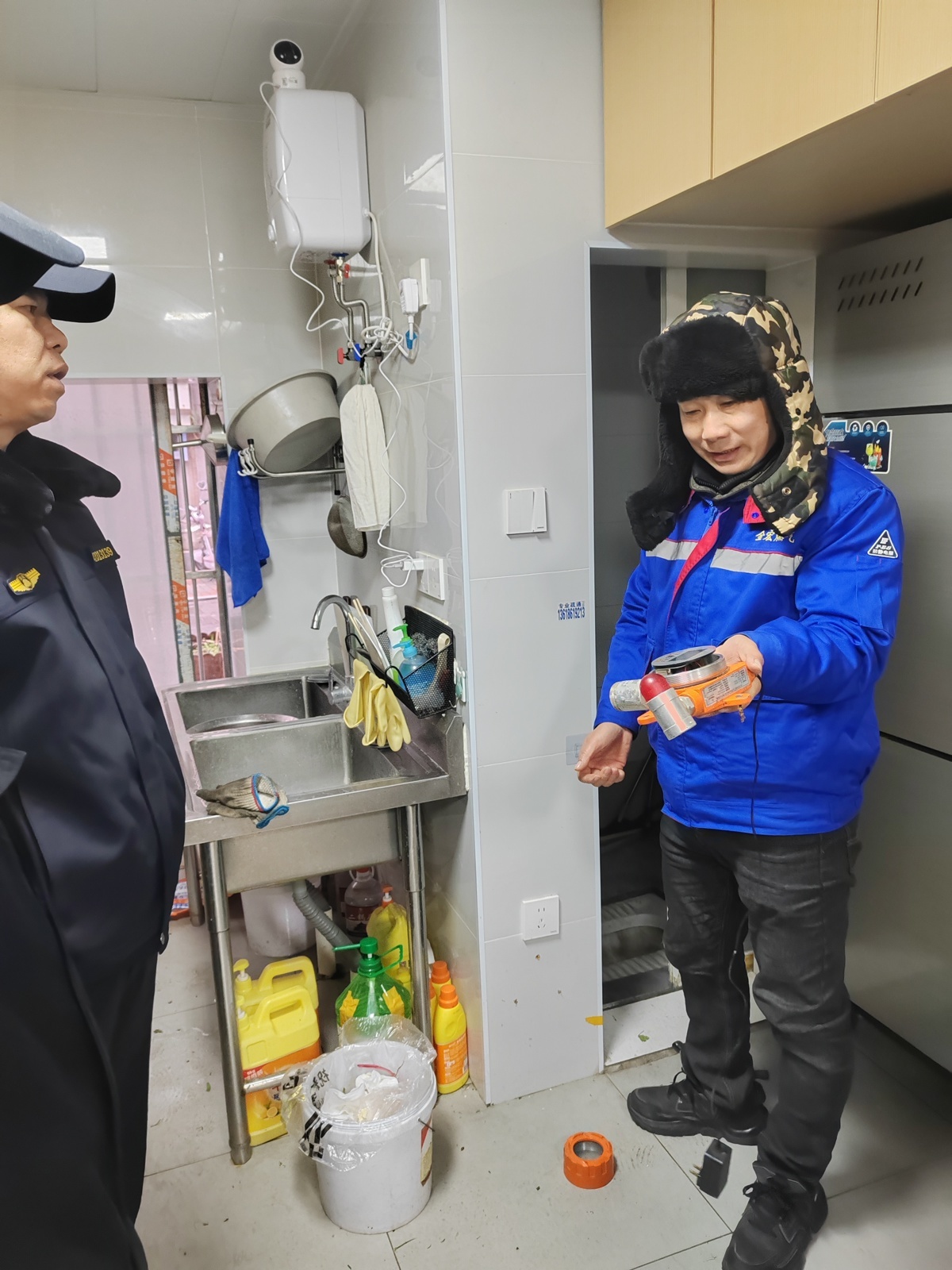 硚口城管进社区 守护居民用气安全3.jpg