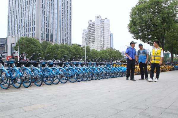 武汉引导共享单车出行新风尚2.jpg