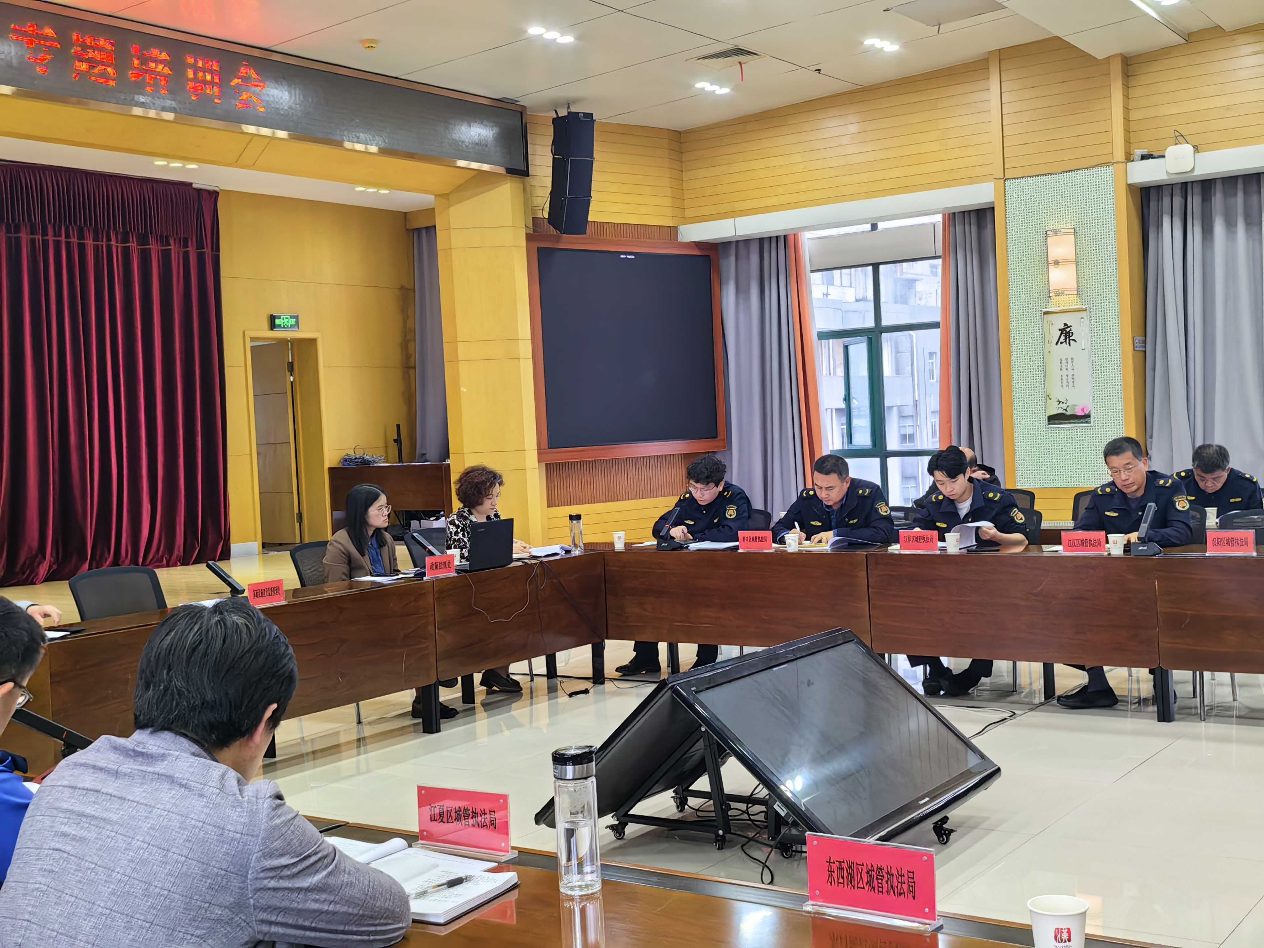 市城管执法委组织召开全市建筑垃圾以案学法专题培训会1.jpg