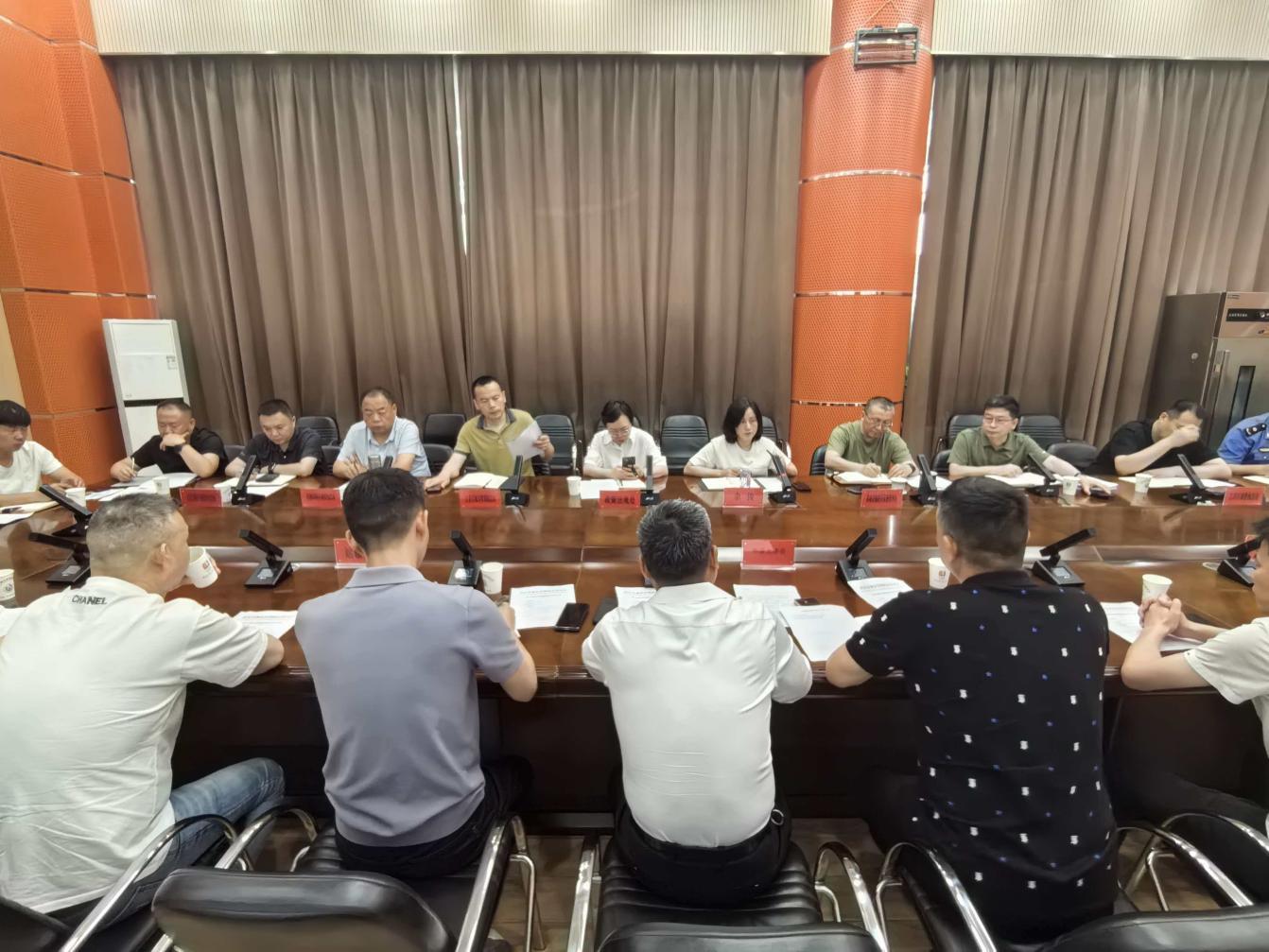 市城管执法委召开渣土运输企业调研座谈会 精准施策赋能行业高质量发展.jpg