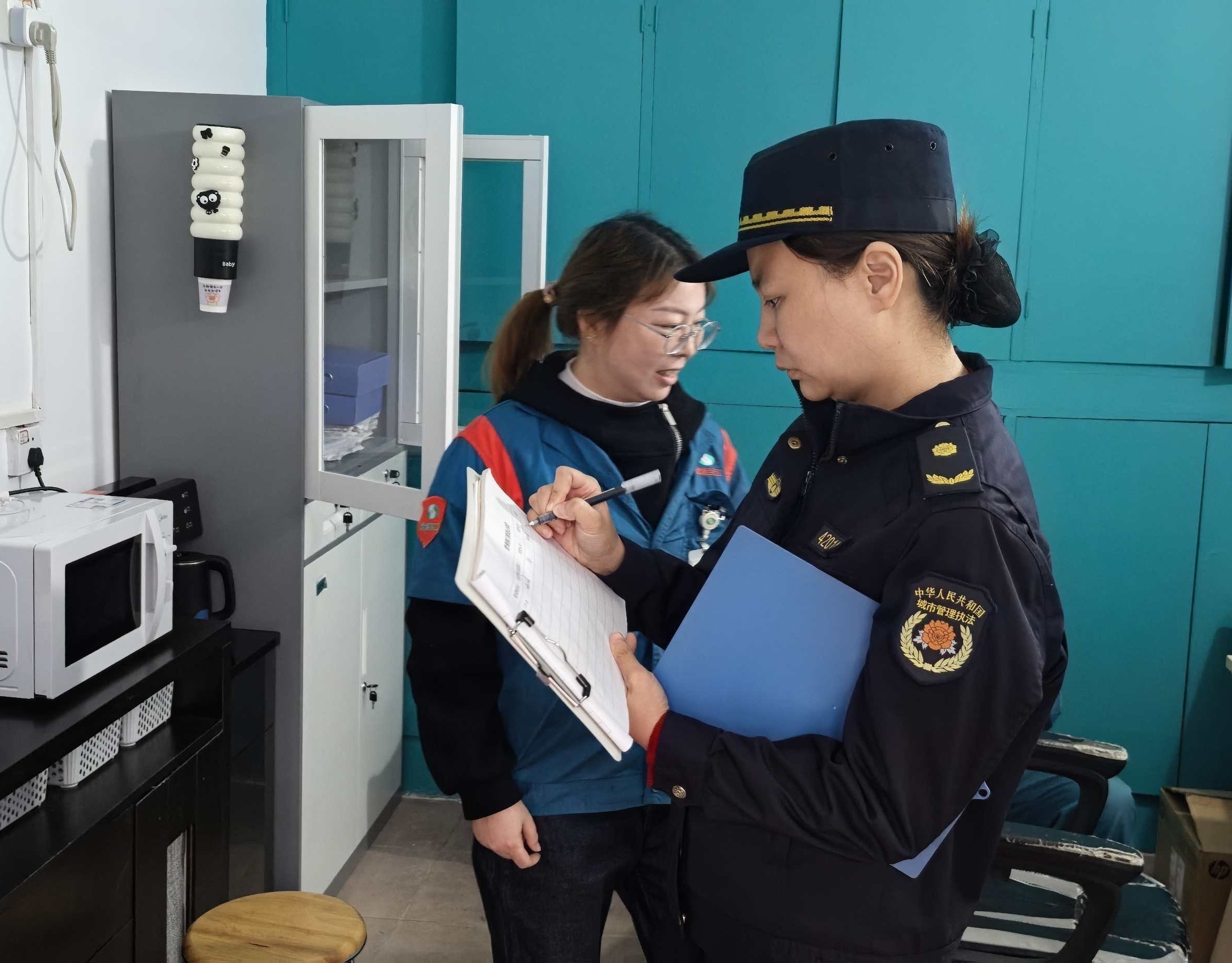 武昌区严查瓶装气“库外库” 筑牢城市安全“防火墙”4.jpg