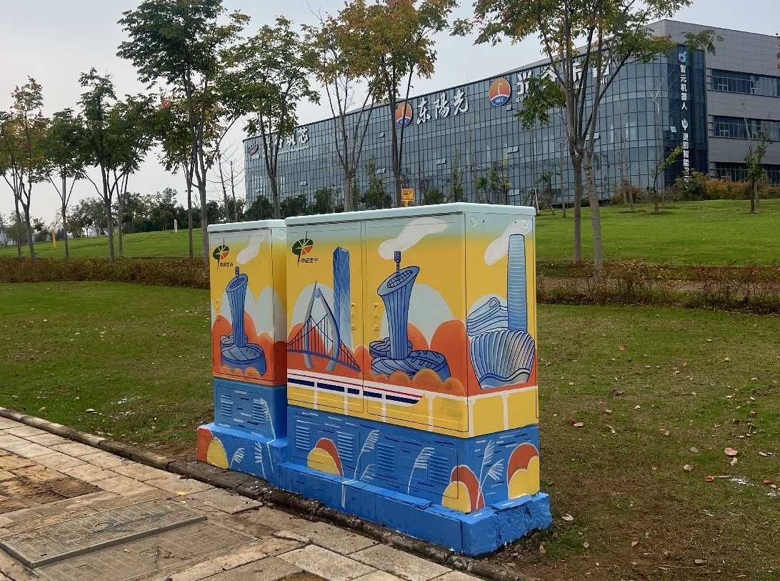东湖高新区对市政箱柜进行艺术化改造1.png