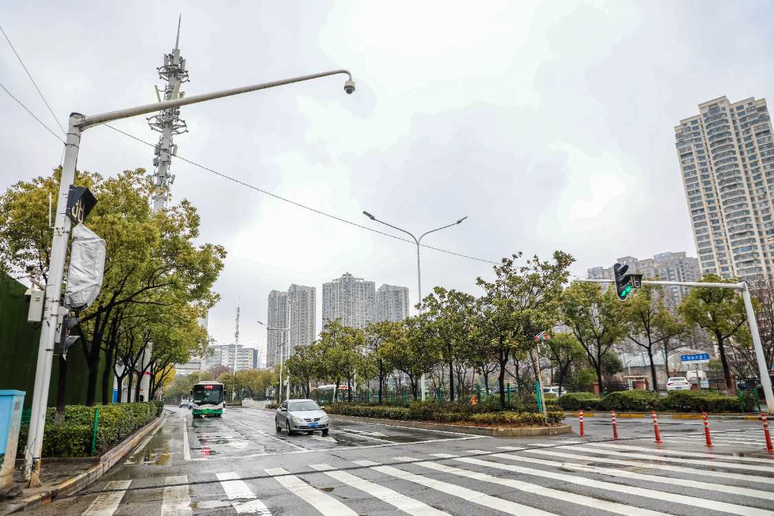 汉阳架空管线整治见成效 22处“飞线”入地擦亮城市天际线1.png