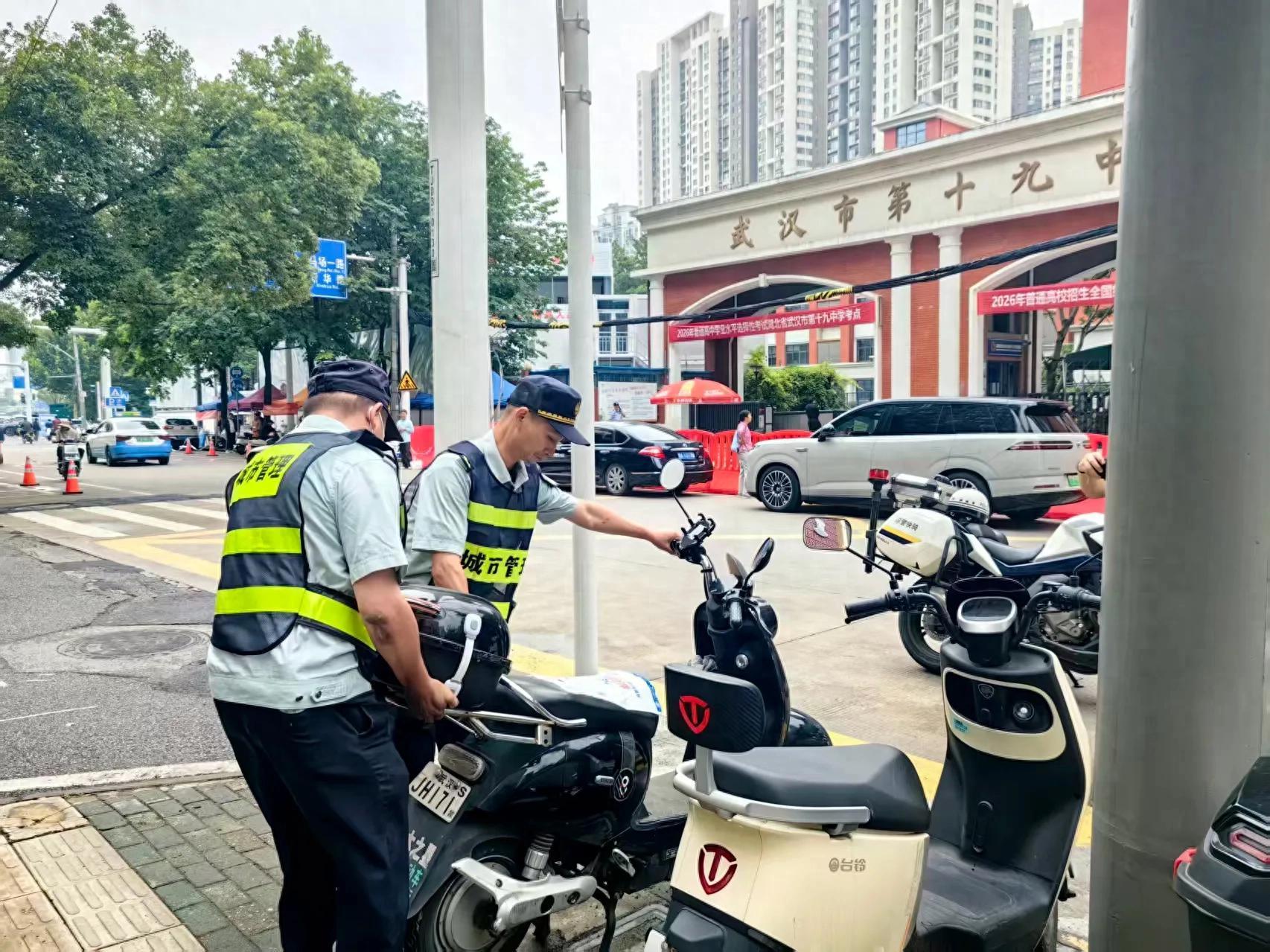 江汉区:江汉城管深化“静音护考” 精细治理交出暖心答卷1.jpeg