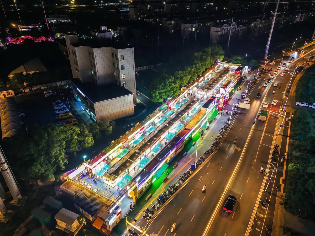 东西湖区:引摊入市破解治理顽疾,金银湖食光夜市“火出圈”1.jpg