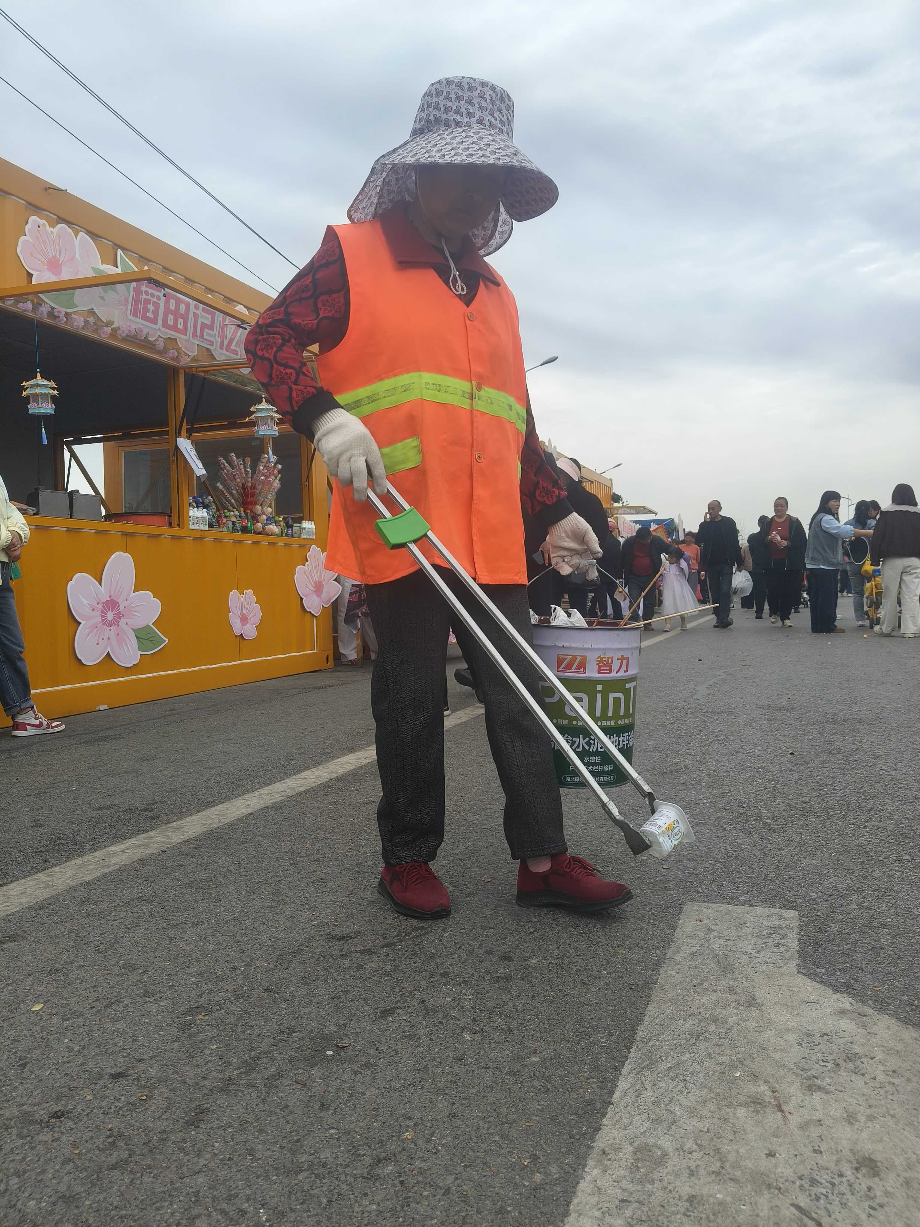 护航“百年盛会” 守护“烟火旧街”2.jpg