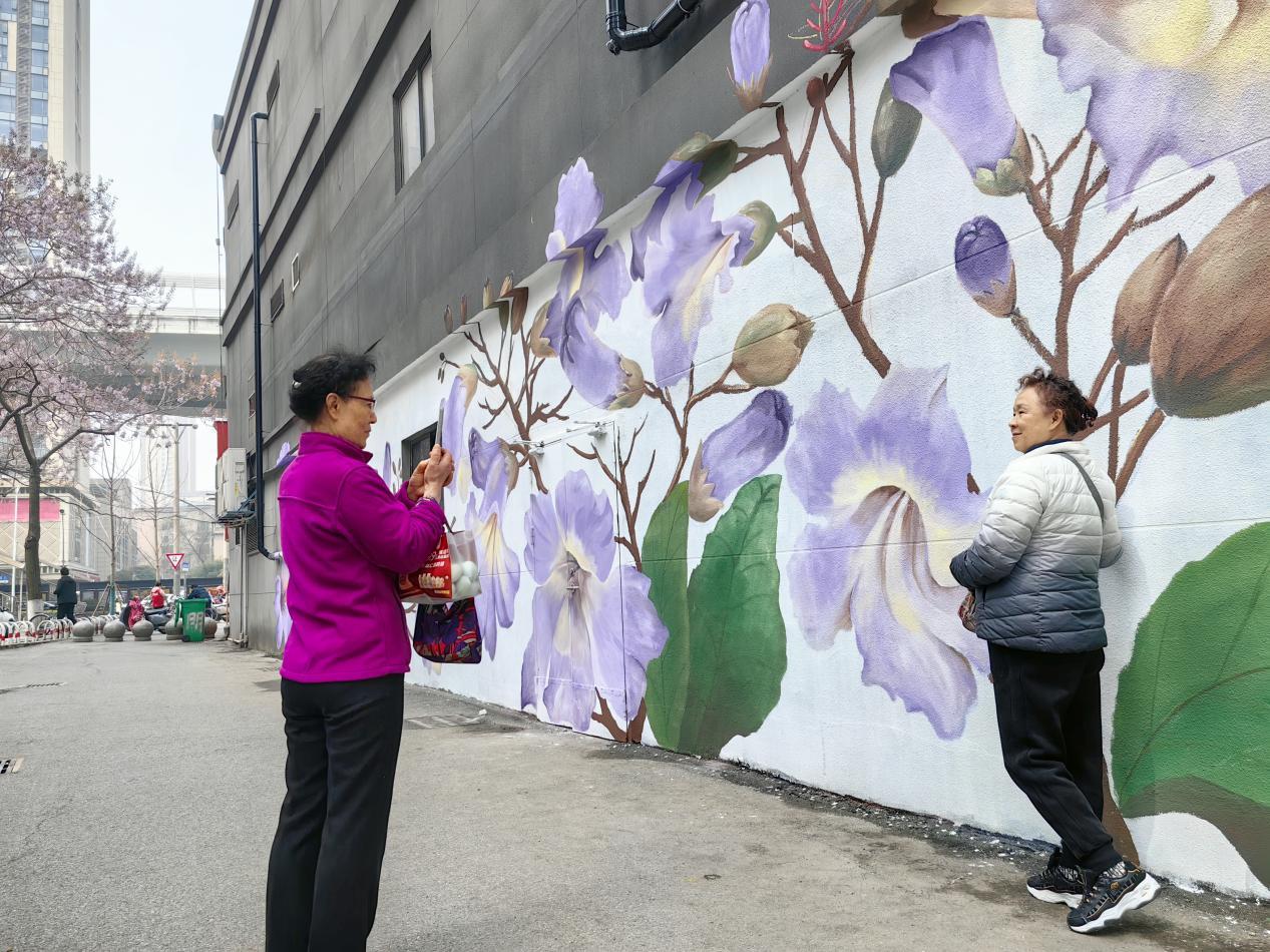 23米手绘花墙上新 八古墩泡桐花道静待盛放1.jpg