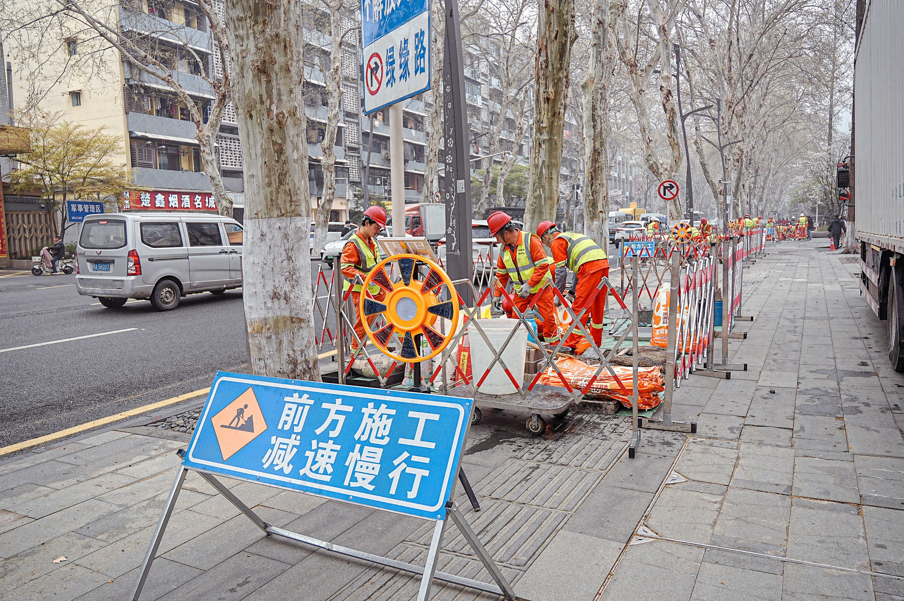 江岸区解放公园路人行道修复.jpg