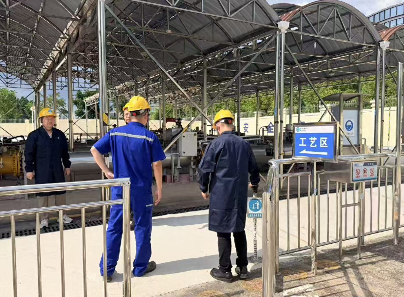 东湖高新区:应对持续高温 城管全力筑牢燃气安全防线1.jpeg